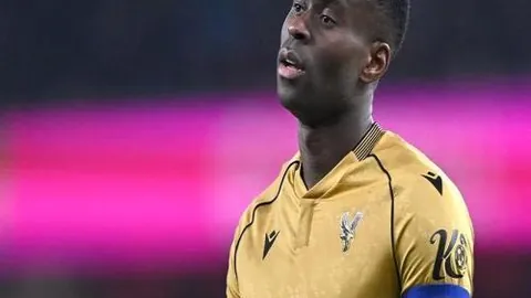 “昨夜激战凯歌高扬，莱万特客场挑战豪强，今朝盼奇迹一触即发！”